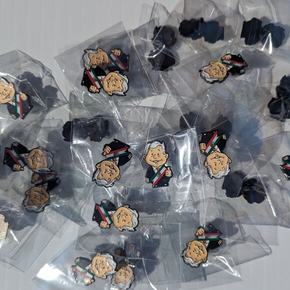 Pin AMLO Car Plate Pin For Caps And Clothing Enamel Badge Pin Presidente Andres - Picture 7 of 7